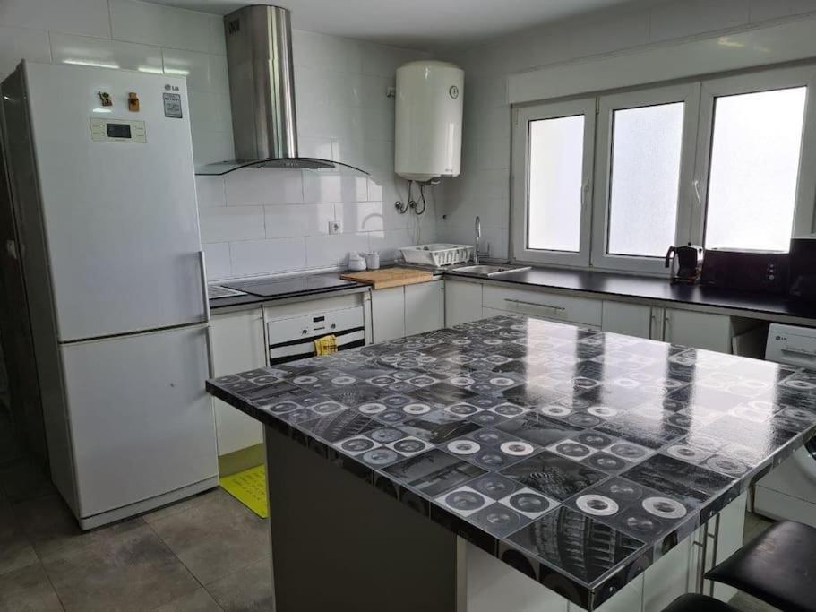 A Un Paso De La Playa, Amplio Apartamento خيخون المظهر الخارجي الصورة